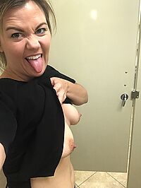 Femme chienne aimerait un plan baise (sur Orléans 45000)