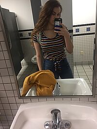 Envie d'une rencontre discrète avec Bernadette attirante de 19ans (à Vannes)